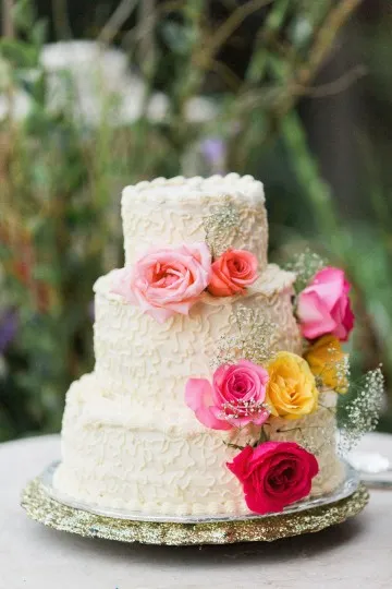 Egy egyszerű recept esküvői torta saját kezűleg (egyszerű) Egy egyszerű recept esküvői torta a kezével