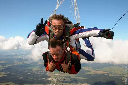 Ejtőernyős ugrás tandem oktatóval, c magassága 4000 méter