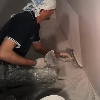 Javítás a falak saját kezűleg részletes leírása az összes javítás