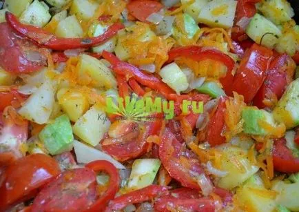 Recept ízletes zöldség ragu cukkínit és a burgonya