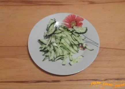 Recept saláta uborka, paradicsom, sajt, kolbász, sonka (paradicsom) Recept saláta uborka, paradicsom, sajt, kolbász és sonka