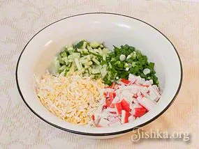 Saláta Tarisznyarák, kukorica és uborka - receptek fényképpel