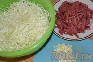 Saláta omlett és a csirke - főzzük lépésről lépésre fotókkal