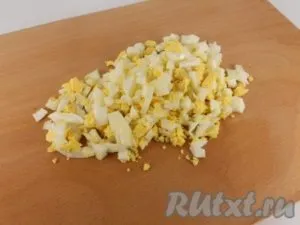 Saláta omlett és a csirke - főzzük lépésről lépésre fotókkal