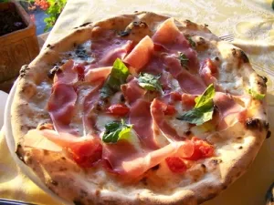 A legfinomabb pizza - 10 legjobb receptek a legfinomabb pizzák