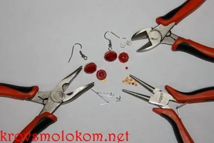 Fülbevaló (fülbevalók) annak (svoїmi) kézzel (fülbevalók) Fülbevaló (fülbevalók) annak (svoїmi) kézzel