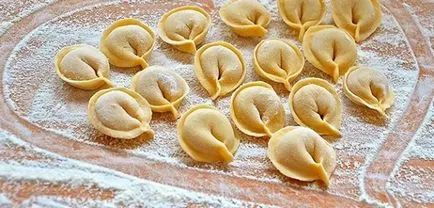 A tészta a gombócokat kenyérsütő könnyű és egyszerű receptek (ravioli tésztát a kenyérsütő Moulinex) A tészta a gombócokat kenyérsütő könnyű és egyszerű receptek