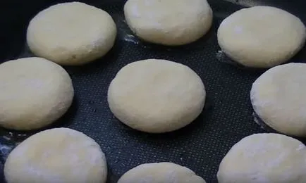 Túrós sütemény, sajtos receptek buja kertben