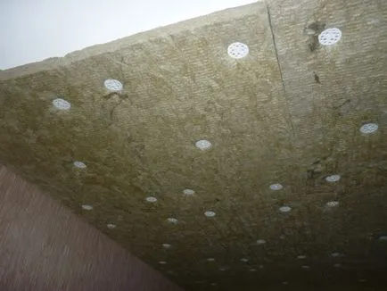 Hangszigetelés a felső határ a lakás alatti álmennyezet szerelés módszerek és különböző tulajdonságokkal (feszültség) Hangszigetelés a mennyezet a lakás alatti álmennyezet különböző telepítési módszereket és funkciók