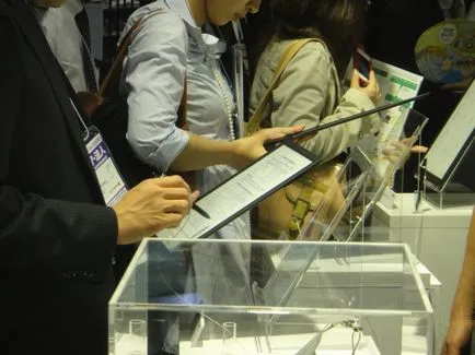 Sony megmutatta, hogyan kell használni a rugalmas e-notebook - a high-tech és a fejlett