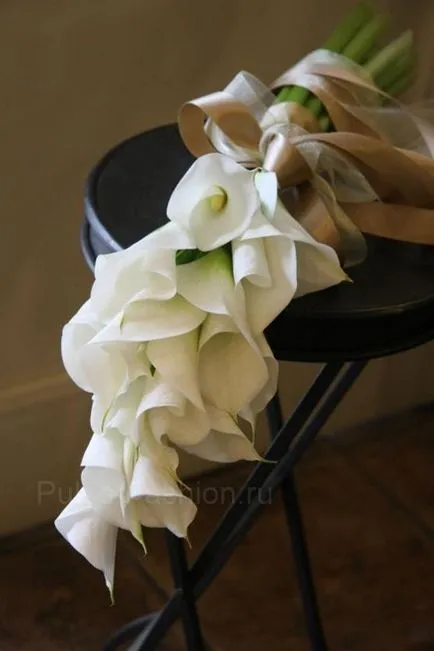 Esküvői csokor Calla liliom, pulzus divat