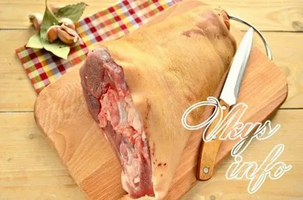 Csülök, kemencében fólia recept fényképpel (sertés) Csülök, kemencében fólia recept egy fotó