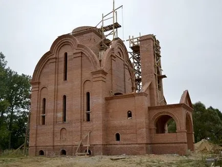 Saját emberek építsenek templomokat és kápolnákat emeltek