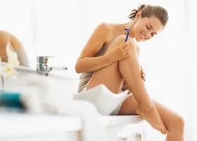 Távolítsuk el a bőrirritáció borotválkozás után (borotválkozás) Távolítsuk el a bőrirritáció borotválkozás után