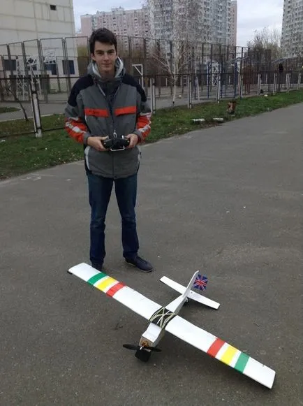Oktató RC repülőgép saját kezűleg