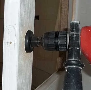 Telepítés és tie-in a zár belső ajtók kezüket (belső) Telepítés és tie-in a zár belső ajtók a kezüket