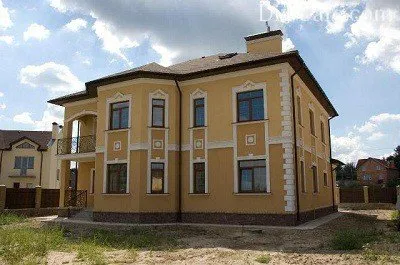 Típusú anyagok befejező a homlokzat egy családi ház, mint egy homlokzat kivitelben (befejező) Típusú anyagok befejező a homlokzat egy magánházban mint díszítik a homlokzatot