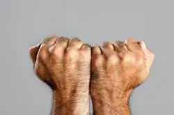 A szőr a hátán a férfiak okoz és eltávolítás