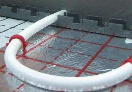 Padlófűtés a kezét és a készülék szerelésekor