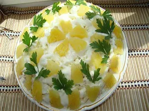 Ananász saláta csirkével és gombával - recept fotókkal (saláta) Ananász saláta csirkével és gombával - recept fotókkal