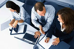 Outstaffing azt leegyszerűsítve és a szerződés ki személyzeti, amely modellként szolgálhat a személyzet (outsourcing és Outstaffing meg) Outstaffing azt leegyszerűsítve és a szerződés ki személyzeti mintául személyzet