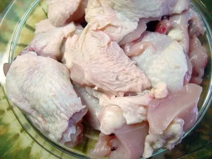 Chakhokhbili csirke dió, zsír (baromfi) Chakhokhbili csirke dióval, szalonnával
