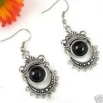 Black Stone (50 fotó) nyakláncok és gyűrűk féldrágakő, mint az úgynevezett egy gyűrű, a lista ékszerek