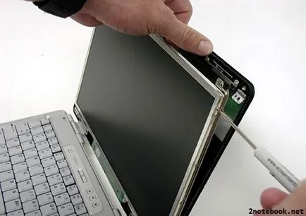 Mi van, ha a laptop képernyőjén lezuhant repedések a mátrix