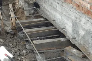 Erősítése a családi ház saját kezűleg az alapja, egy áttekintést arról, videó