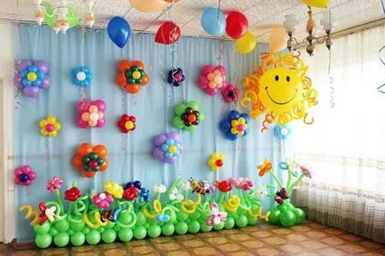 Díszítése a folyosón a bál az óvodában, a kezek, a fotó (hall) Díszítése a folyosón a bál az óvodában, saját kezűleg, fotók