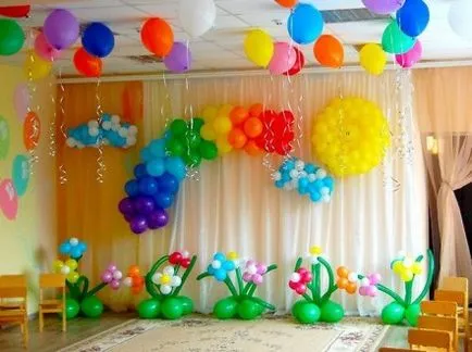 Díszítése a folyosón a bál az óvodában, a kezek, a fotó (hall) Díszítése a folyosón a bál az óvodában, saját kezűleg, fotók
