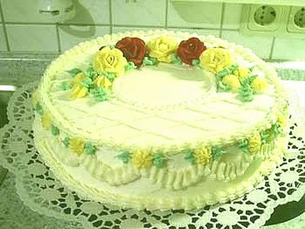 Díszítő egy tortát kezét otthon