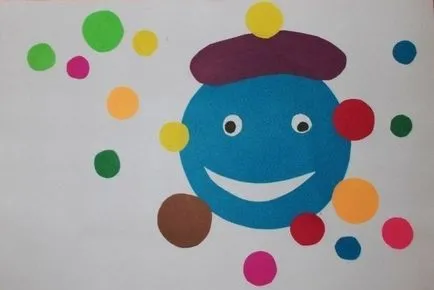 Gyermekek rátét a színes papír a kezével kiválasztási mikron
