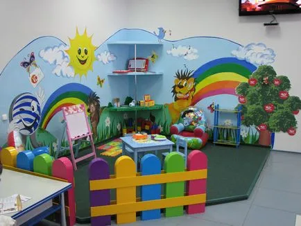 lány a kezével dekoráció