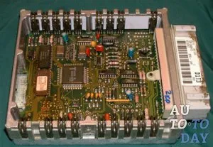 Az elektronikus vezérlőegység -, mert szabályozza a motor (motor) Elektronikus vezérlőegység - ez vezérli a motort