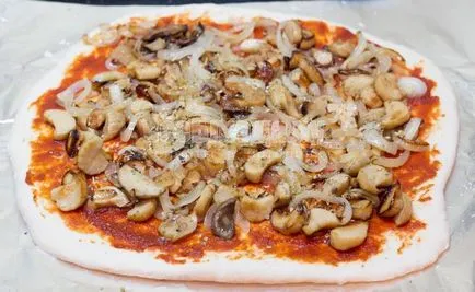 Gombás pizza hagymával, paradicsommal, sajttal otthon, a recept lépésről lépésre fotók, minden étkezés (recept fotó) Gombás pizza hagymával, paradicsommal, sajttal otthon, a recept lépésről lépésre fotók, minden étkezés