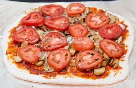 Gombás pizza hagymával, paradicsommal, sajttal otthon, a recept lépésről lépésre fotók, minden étkezés (hagyma) Gombás pizza hagymával, paradicsommal, sajttal otthon, a recept lépésről lépésre fotók, minden étkezés