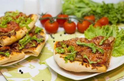 Gombás pizza hagymával, paradicsommal, sajttal otthon, a recept lépésről lépésre fotók, mind az ételek (paradicsom) Gombás pizza hagymával, paradicsommal, sajttal otthon, a recept lépésről lépésre fotók, minden étkezés