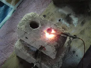 Engineering - elektromos kemencében kezük