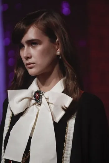 Hogyan és hol kell viselni brossok trendek, a divat bross 2017-ben! (Wear több) Hogyan és hol kell viselni brossok trendek, a divat bross 2017-ben!