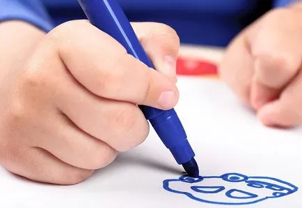 Hogyan mossa ruháit egy filctollal, egyszerű módon,