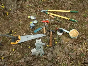 Karbantartás a kertben tavasszal - az illetékes videó vágás (tavasszal) Karbantartás a kertben tavasszal - az illetékes videó vágás