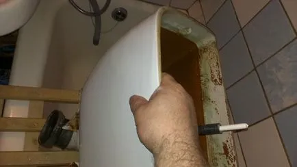 Telepítése vécécsésze kezével egy magánházban