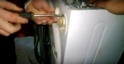 Hogyan szedjük szét a mosógép Indesit saját kezűleg