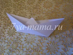 Hogyan készítsünk egy csónakot papír kezét szakaszában, a család és az anya (origami papír hajót rendszer) Hogyan készítsünk egy csónakot papír kezét szakaszában, a család és az anya