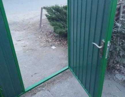 Hogyan, hogy a kapu hullámkarton saját kezűleg Hogyan, hogy a kapu hullámkarton saját kezűleg