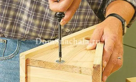 Hogyan készítsünk egy madárház saját kezével, a ház első