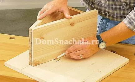 Hogyan készítsünk egy madárház saját kezével, a ház első