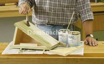 Hogyan készítsünk egy madárház saját kezével, a ház első