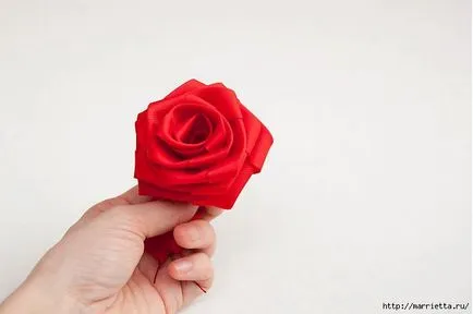 Hogyan készítsünk egy rozetta a szalag